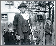 The old farmer Hoferpeter and the Winnewissers: Ingrid, Gisbert and Manfred (left to right).  The picture was taken in 1940? in the Hoferpeterhof, a 400 year old Black Forest farm near the village of Bad Peterstahl, where the Winnewisser family lived from 1936 to 1946.